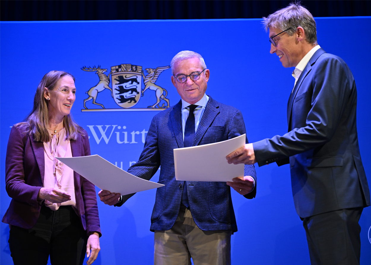 Auszeichnung als ehrenamtsfreundlicher Arbeitgeber Die FLURO-Gelenklager und Martin Höhn GmbH wurden als „Ehrenamtsfreundliche Arbeitgeber im Bevölkerungsschutz“ ausgezeichnet